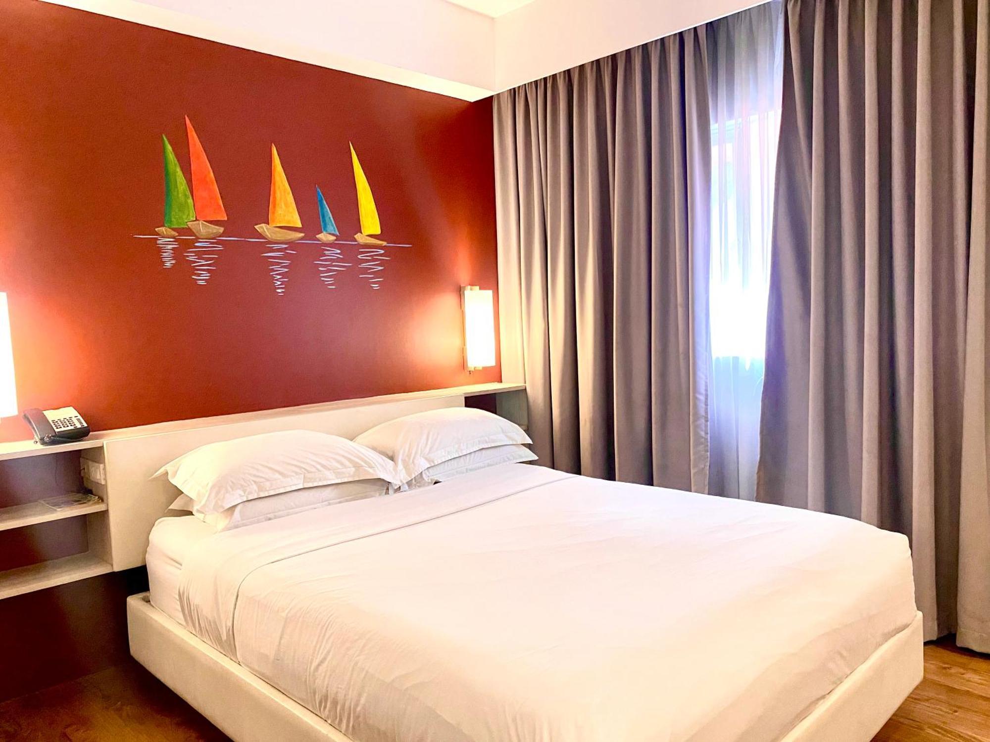 Circle Inn Hotel And Suites Bacolod Exterior photo