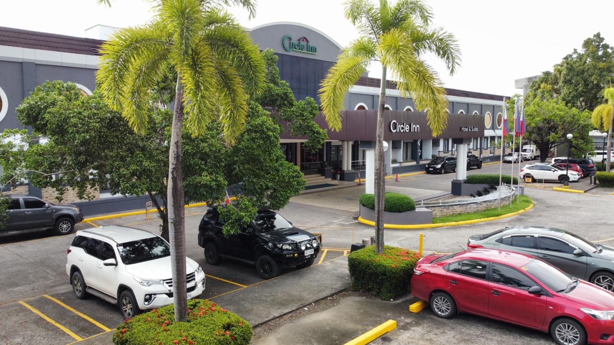 Circle Inn Hotel And Suites Bacolod Exterior photo